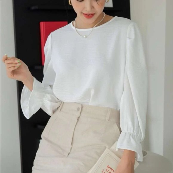 DAZY Shein White Elegant Flounce Sleeve Keyhole Back Blouse size Women’s small - Picture 1 of 4